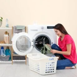 Étagère à 4 Niveaux Avec Panier à Linge -Salle De Bain Meubles cdb12d871f7e4169b749ec3ba7177449